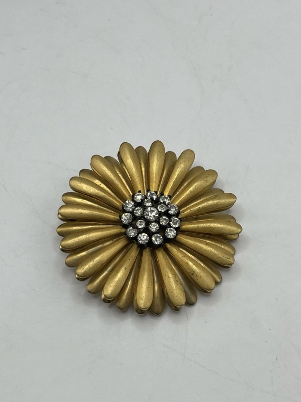 Vintage Enamel Gold Tone Flower Prong Set Rhinestone Brooch - Picture 2 of 7